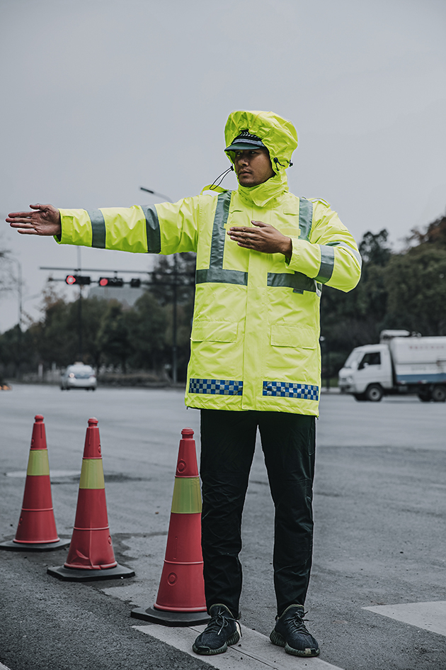 反光雨衣批发哪里价格实惠？选择大厂供应商，价格实惠质量好