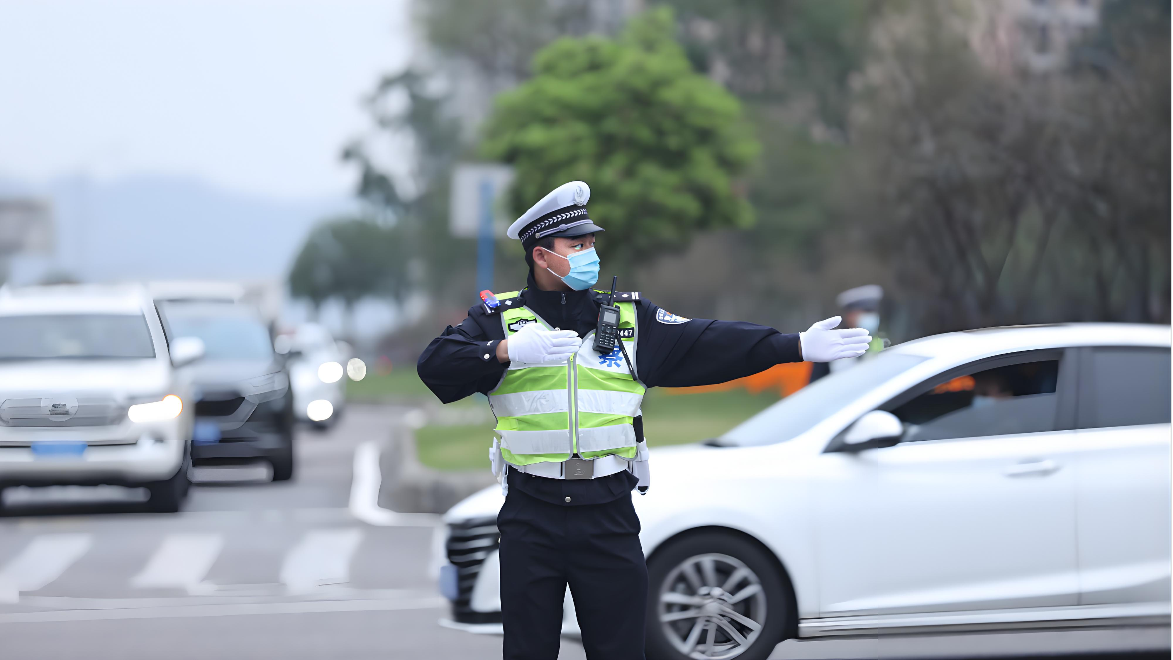 交警执勤反光背心安全标准探究