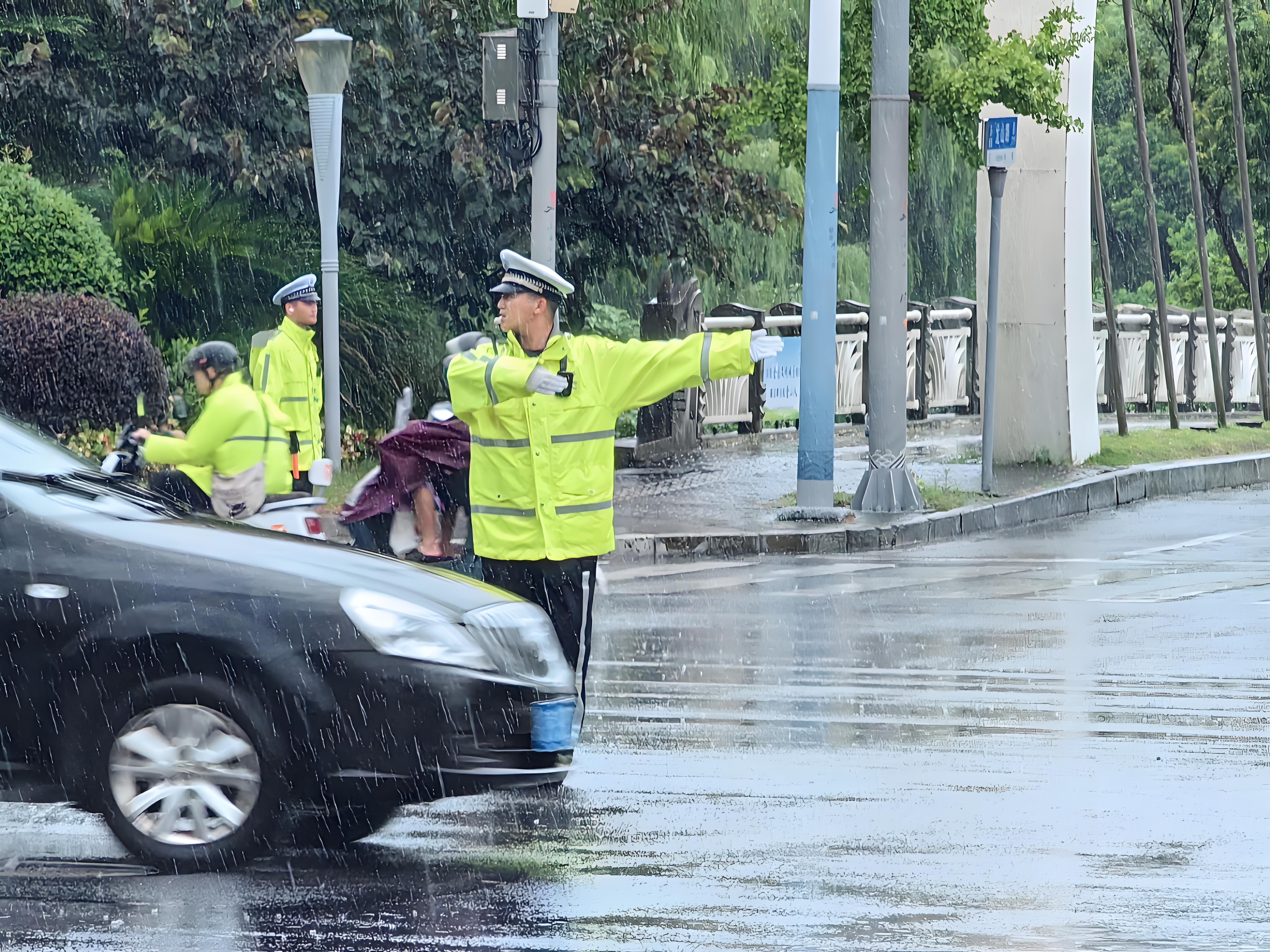 多功能执勤反光雨衣款式设计全解析