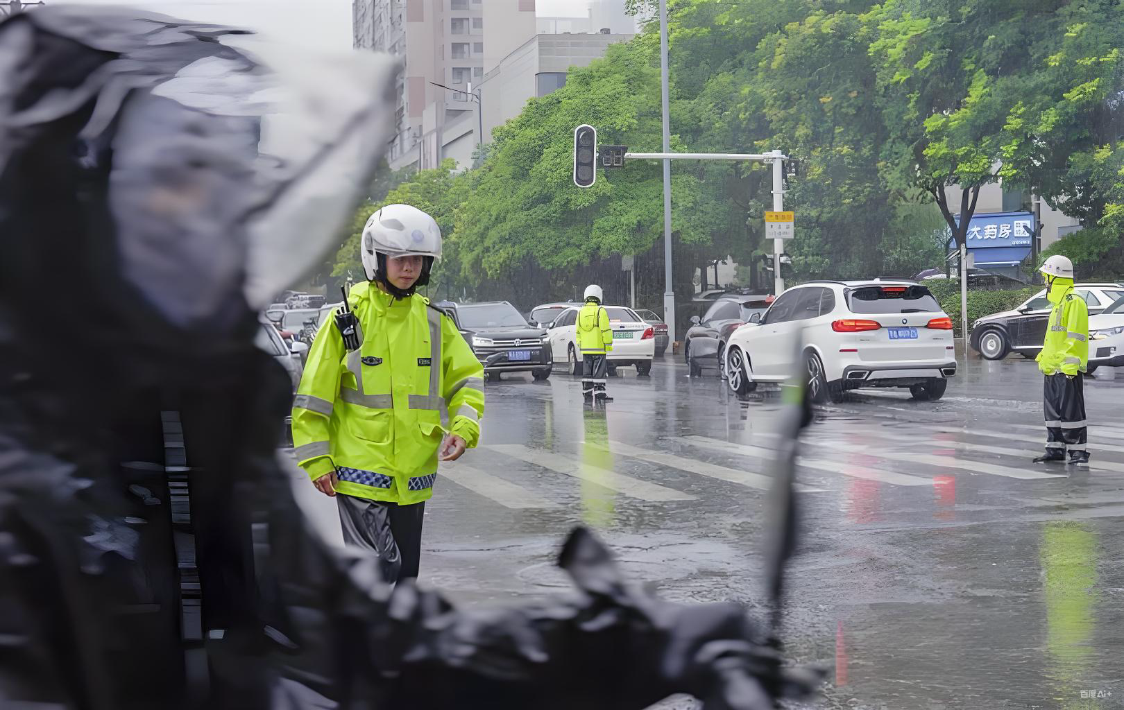 多功能执勤反光雨衣功能模块系统解读
